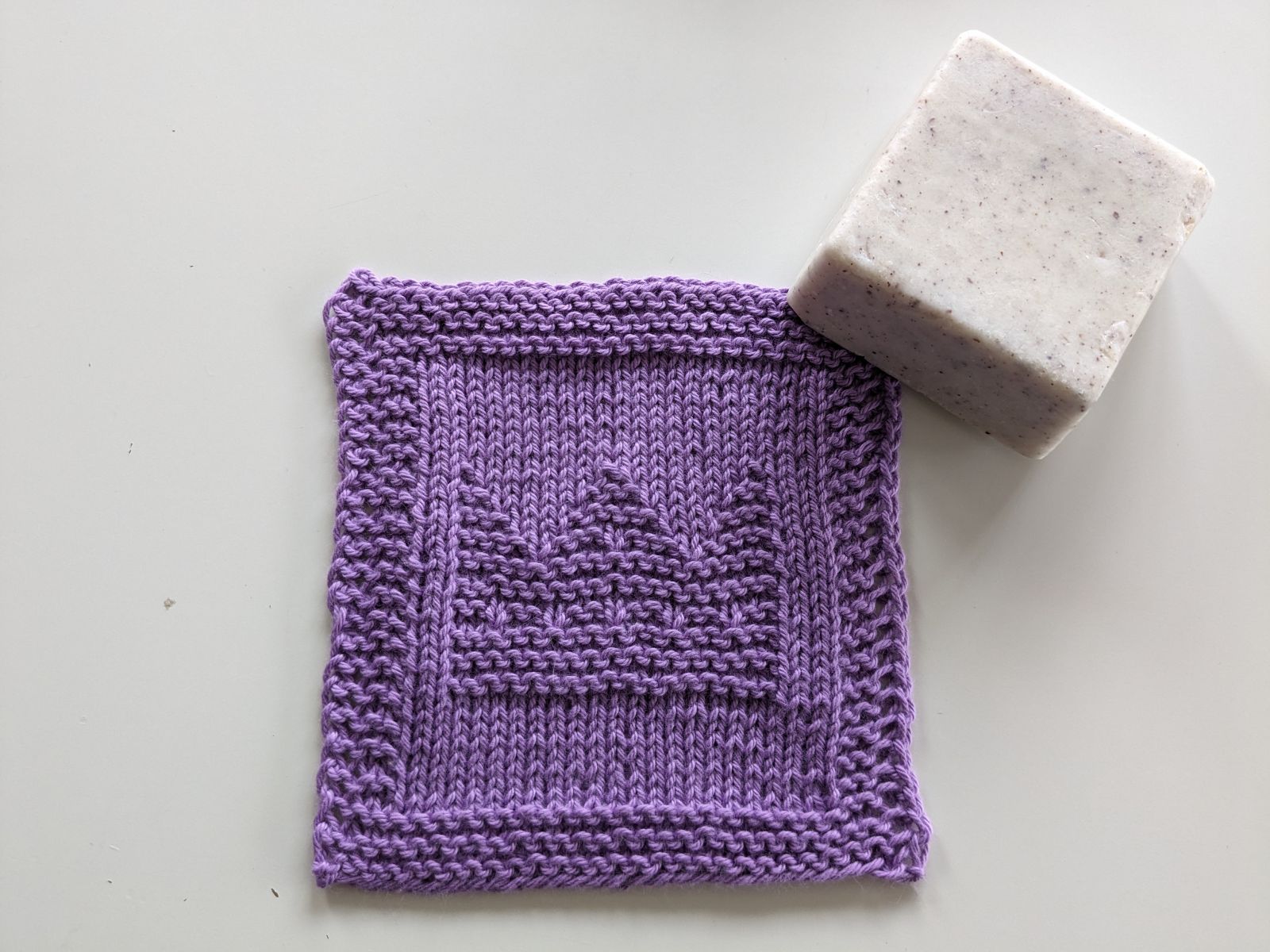 Blog-Inhaltsbild für 'Free knitting pattern coaster / cleaning pad "Crown"'