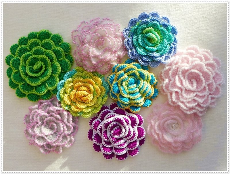 Blog-Inhaltsbild für 'Kostenlose Häkelanleitung: 3D-Blüten mit und ohne Perlen häkeln'