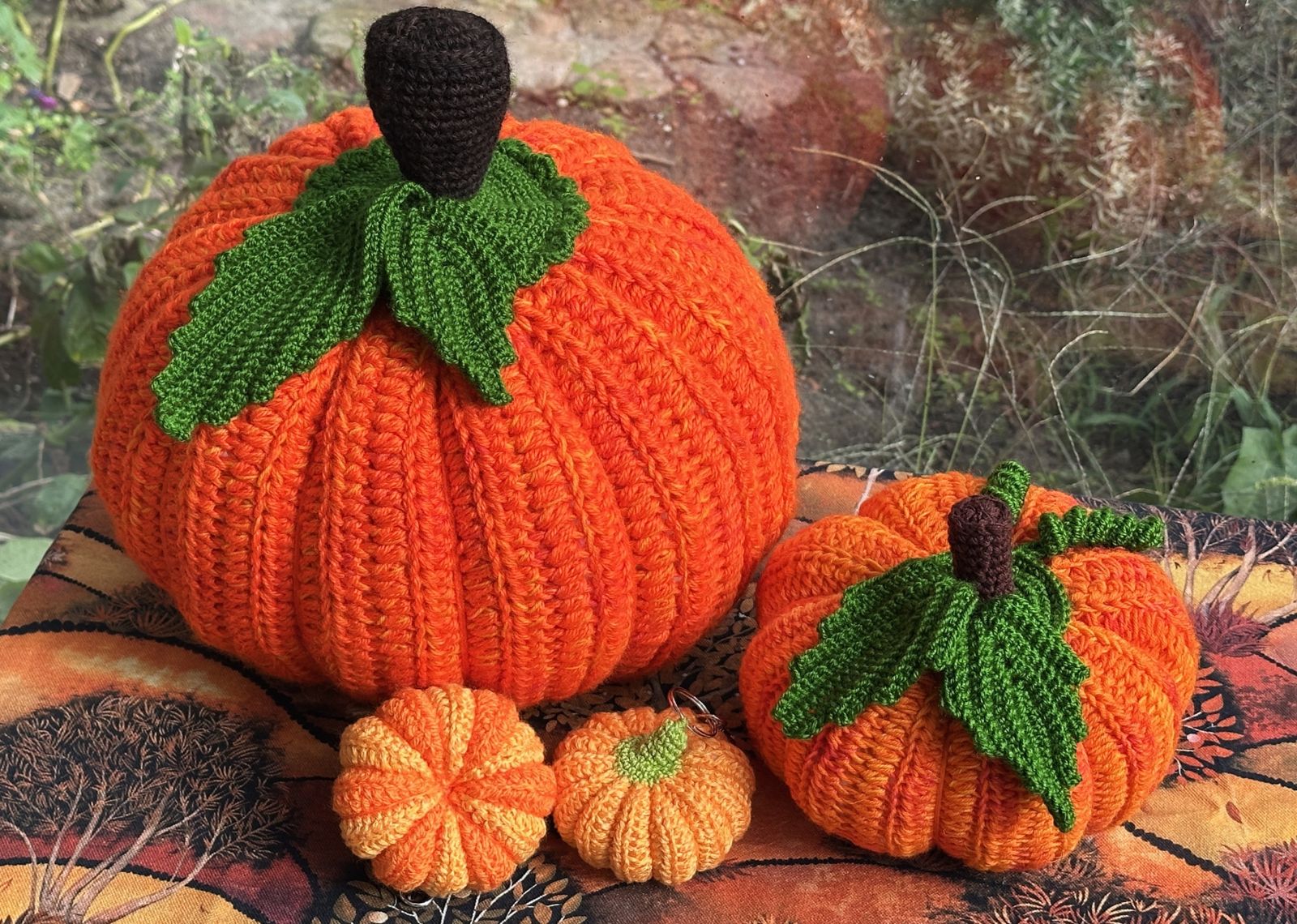 Blog-Inhaltsbild für 'Gehäkelte große Kürbisse als Dekoration'