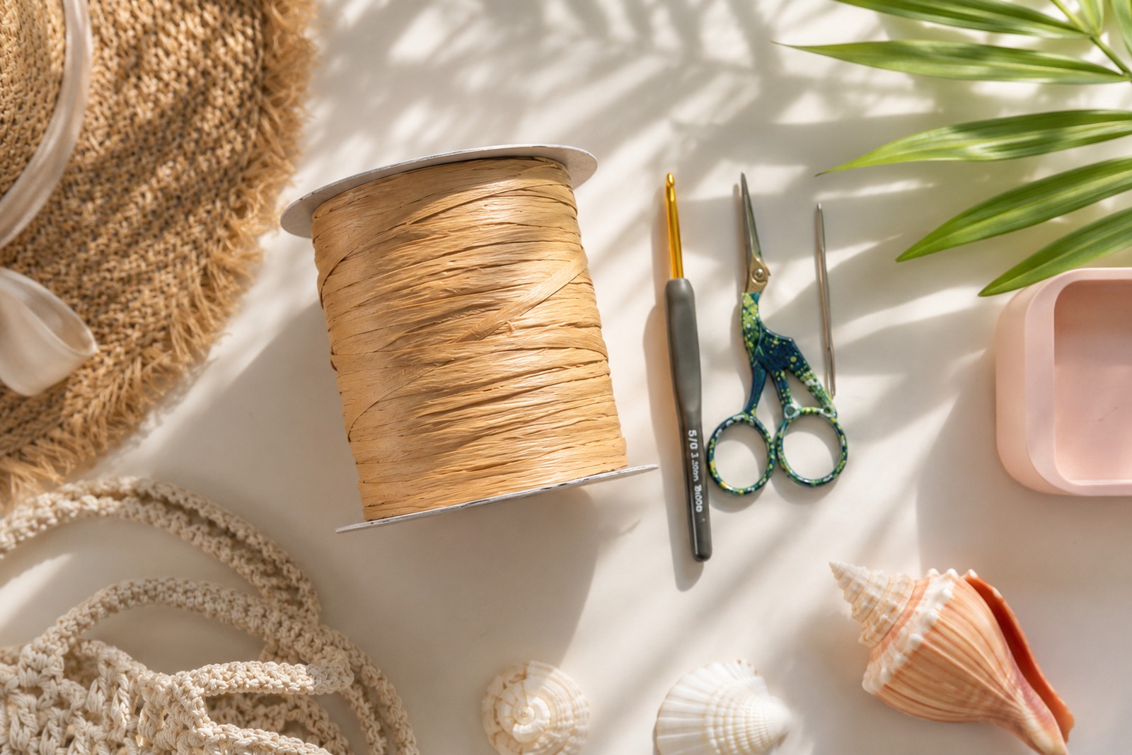 Blog content image for 'Soft or Twisted Raffia? How to Choose the Best Raffia for Crochet Bags'
