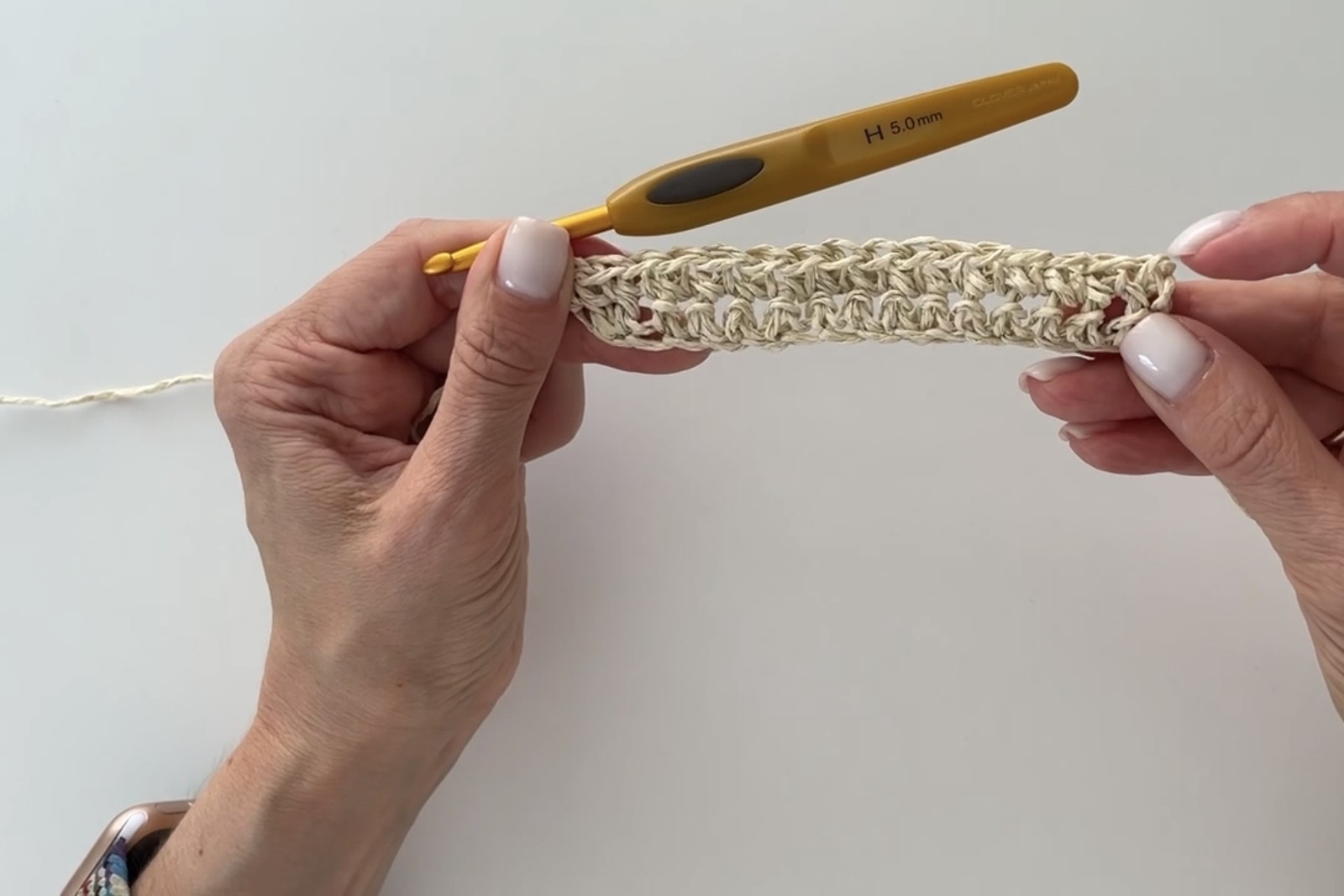 Blog content image for 'Soft or Twisted Raffia? How to Choose the Best Raffia for Crochet Bags'