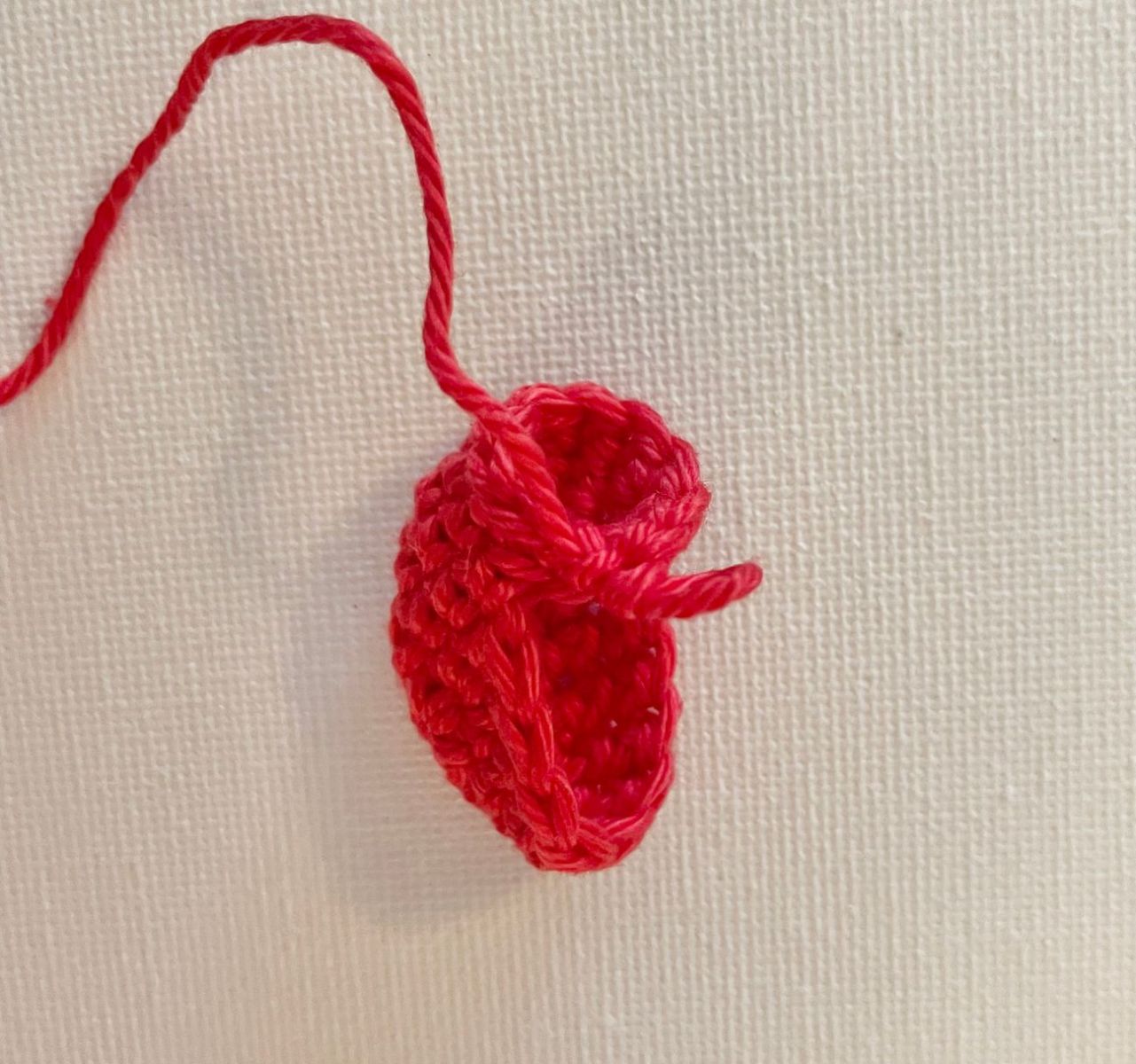 Blog-Inhaltsbild für 'Kostenlose Häkelanleitung Toilettenrollen-Überzieher Krabbe'