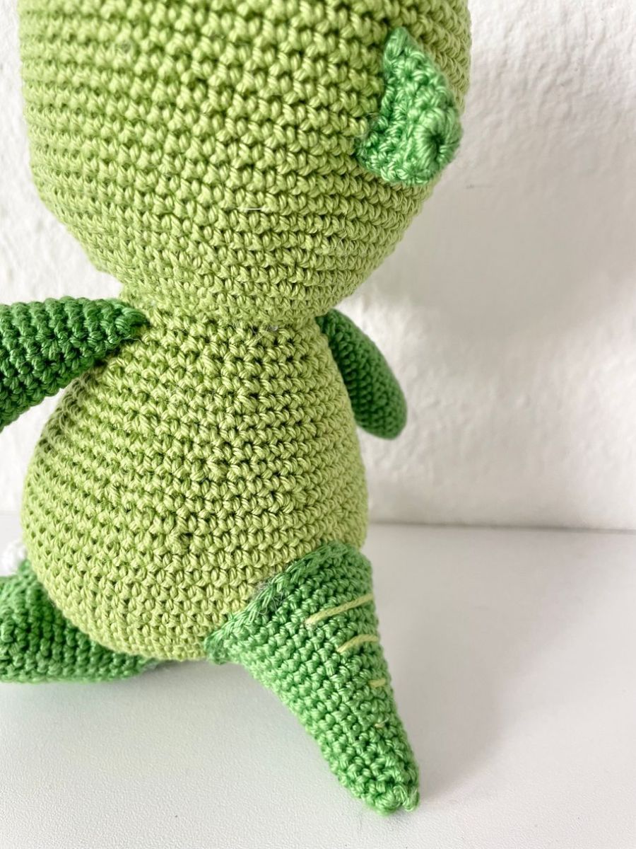 Blog-Inhaltsbild für 'Ein kleiner Dino zum Verlieben – Häkelanleitung für Anfänger und Fortgeschrittene'