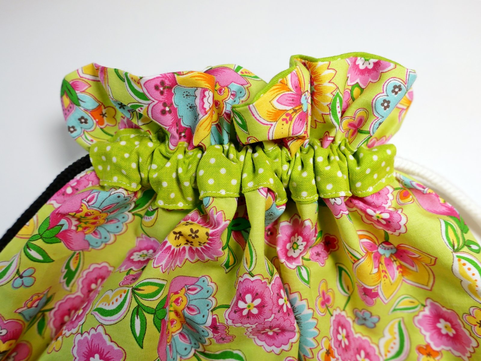 Blog-Inhaltsbild für 'Zugbeutel mit Innenfutter selbst nähen - Kostenlose Nähanleitung'