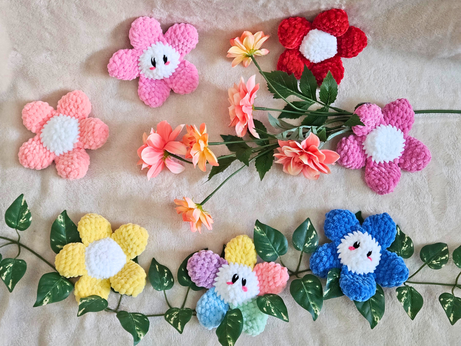 Blog-Inhaltsbild für 'Sakura häkeln – weiche Kirschblüte aus Chenillegarn'