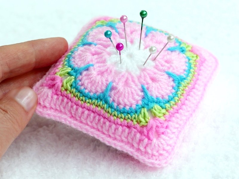 Blog-Inhaltsbild für 'Ideal für Reste: Nadelkissen oder Duftkissen - Gratis Häkelanleitung'