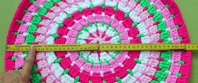 Blog-Inhaltsbild für 'Gratis Häkelanleitung: Buntes Sitzkissen für Kinder'