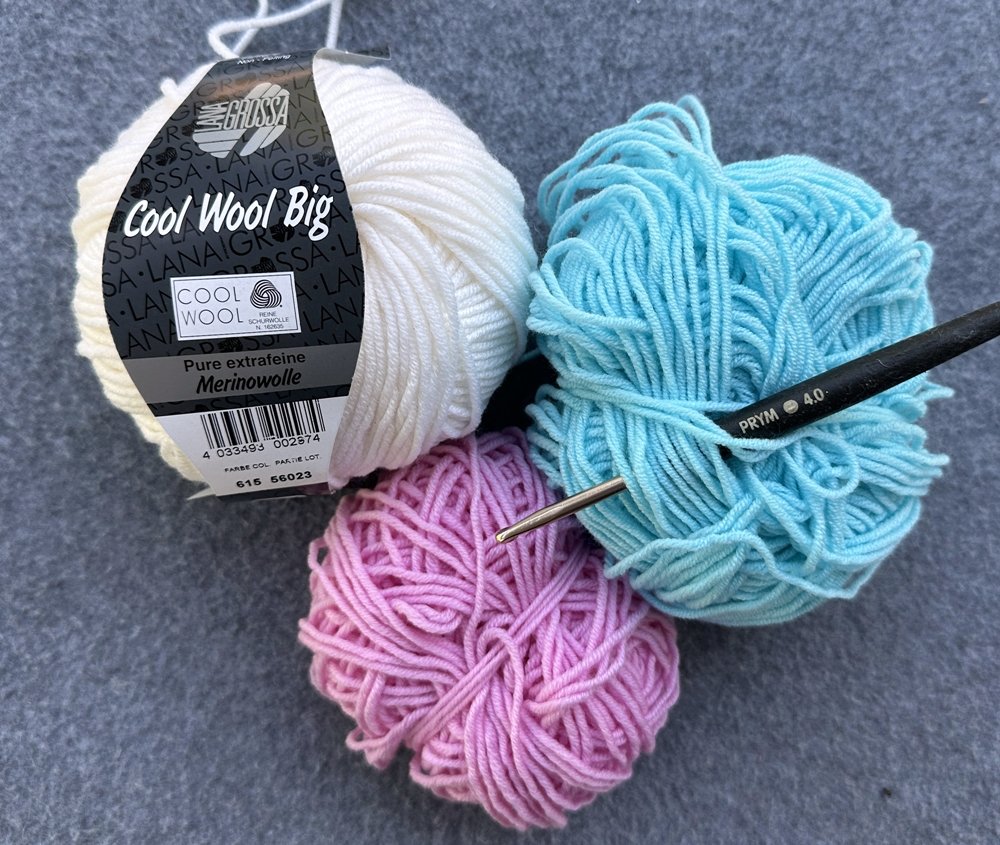 Blog-Inhaltsbild für 'Schlüsselanhänger aus Wollresten - Häkelanleitung auch für Häkelanfänger'