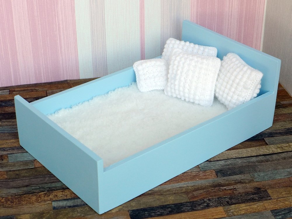 Blog-Inhaltsbild für 'Kreativ mit Holz: Wir bauen gemeinsam ein Puppenbett im Bauhausstil'