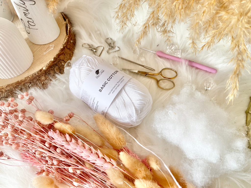 Blog-Inhaltsbild für 'Häkeln als Ruheinsel – Wie bewusste Maschen, liebevolle Routinen und gute Struktur dein Handarbeiten in etwas Kostbares verwandeln, Teil 1'