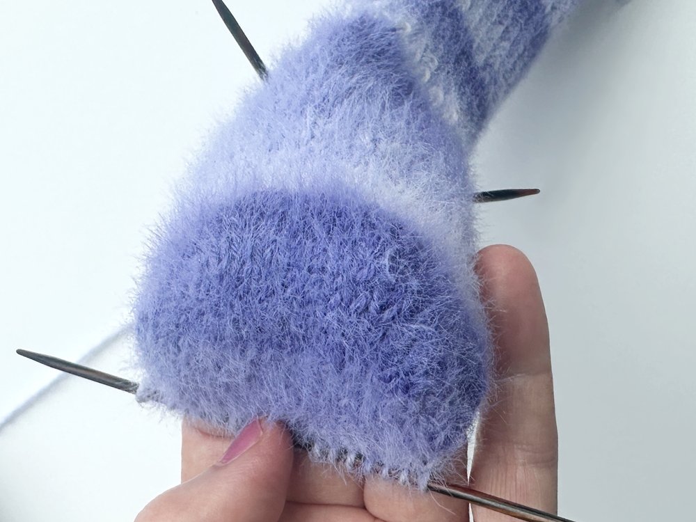 Blog-Inhaltsbild für 'Kuschelweiche Flauschsocken stricken'