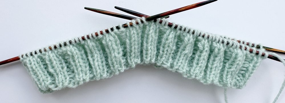 Blog-Inhaltsbild für 'Strickanleitung Babyhose in 3 Größen'