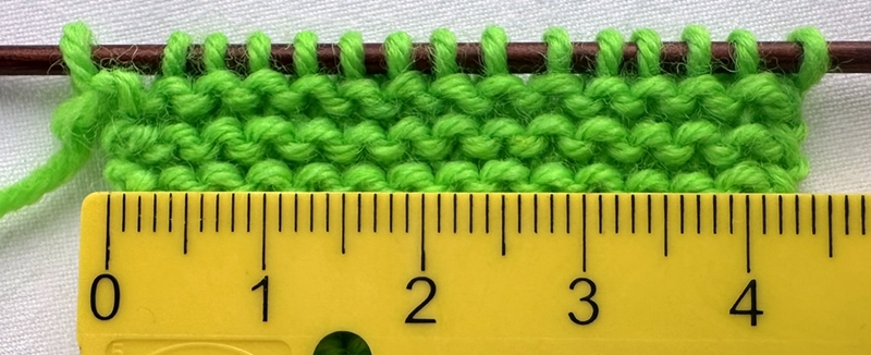 Blog-Inhaltsbild für 'Stricken mit Kindern: Kinderleichte Puppenmode für Strickanfänger'