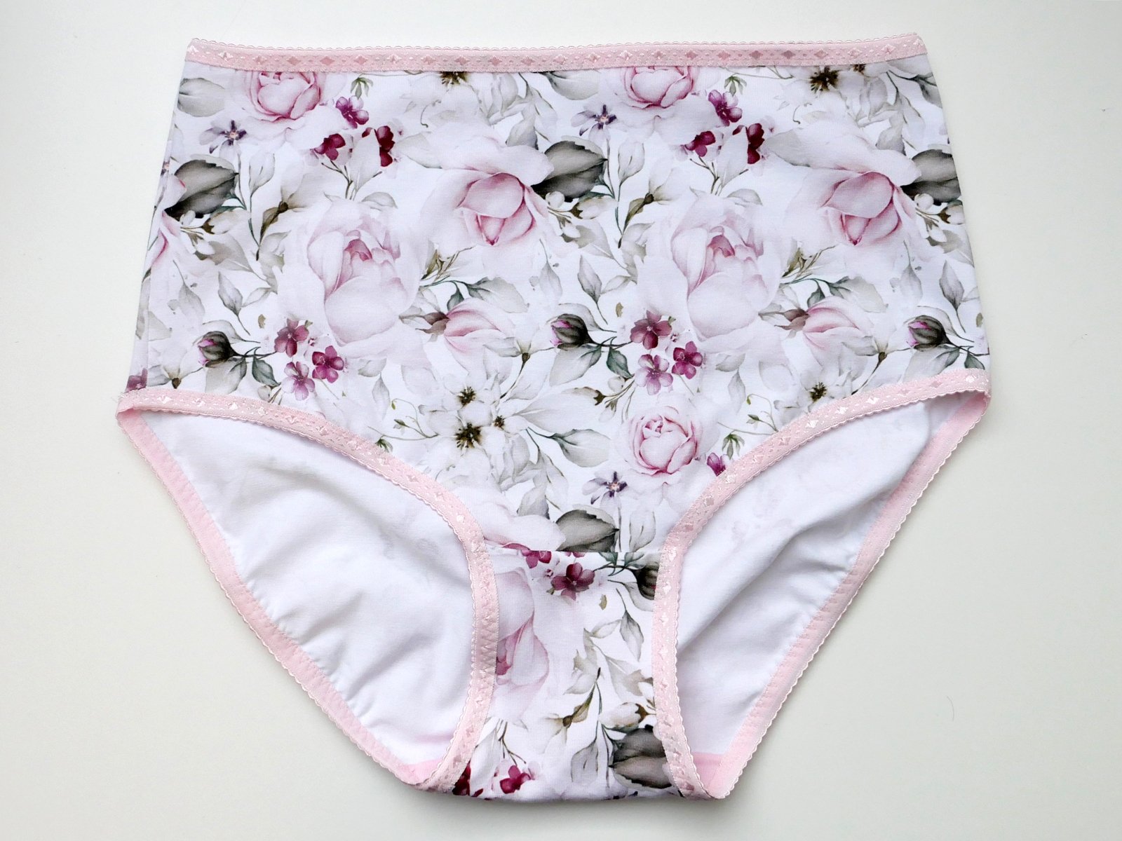 Blog-Inhaltsbild für 'Damenslips einfach selber nähen - Teil 2: Bündchen einfassen, Varianten, Tipps und Tricks'