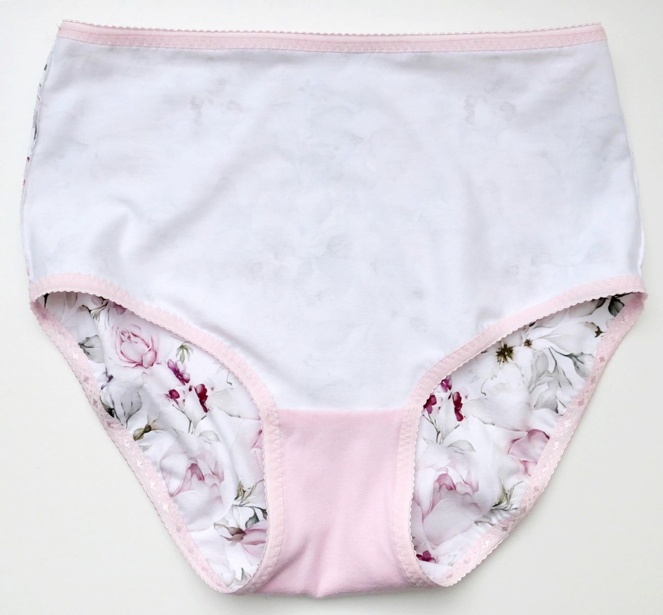 Blog-Inhaltsbild für 'Damenslips einfach selber nähen - Teil 2: Bündchen einfassen, Varianten, Tipps und Tricks'