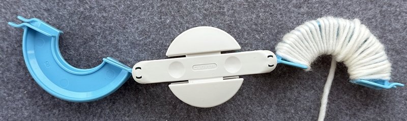 Blog-Inhaltsbild für 'Basteln mit Kindern: Spielbälle aus Filzwollresten fertigen'