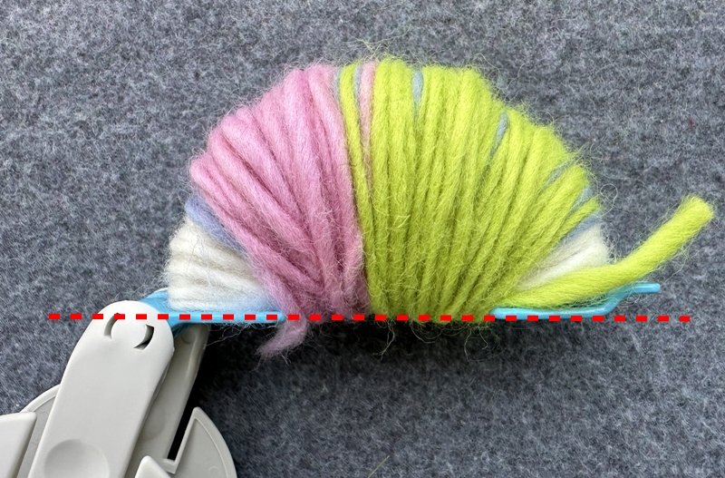 Blog-Inhaltsbild für 'Basteln mit Kindern: Spielbälle aus Filzwollresten fertigen'