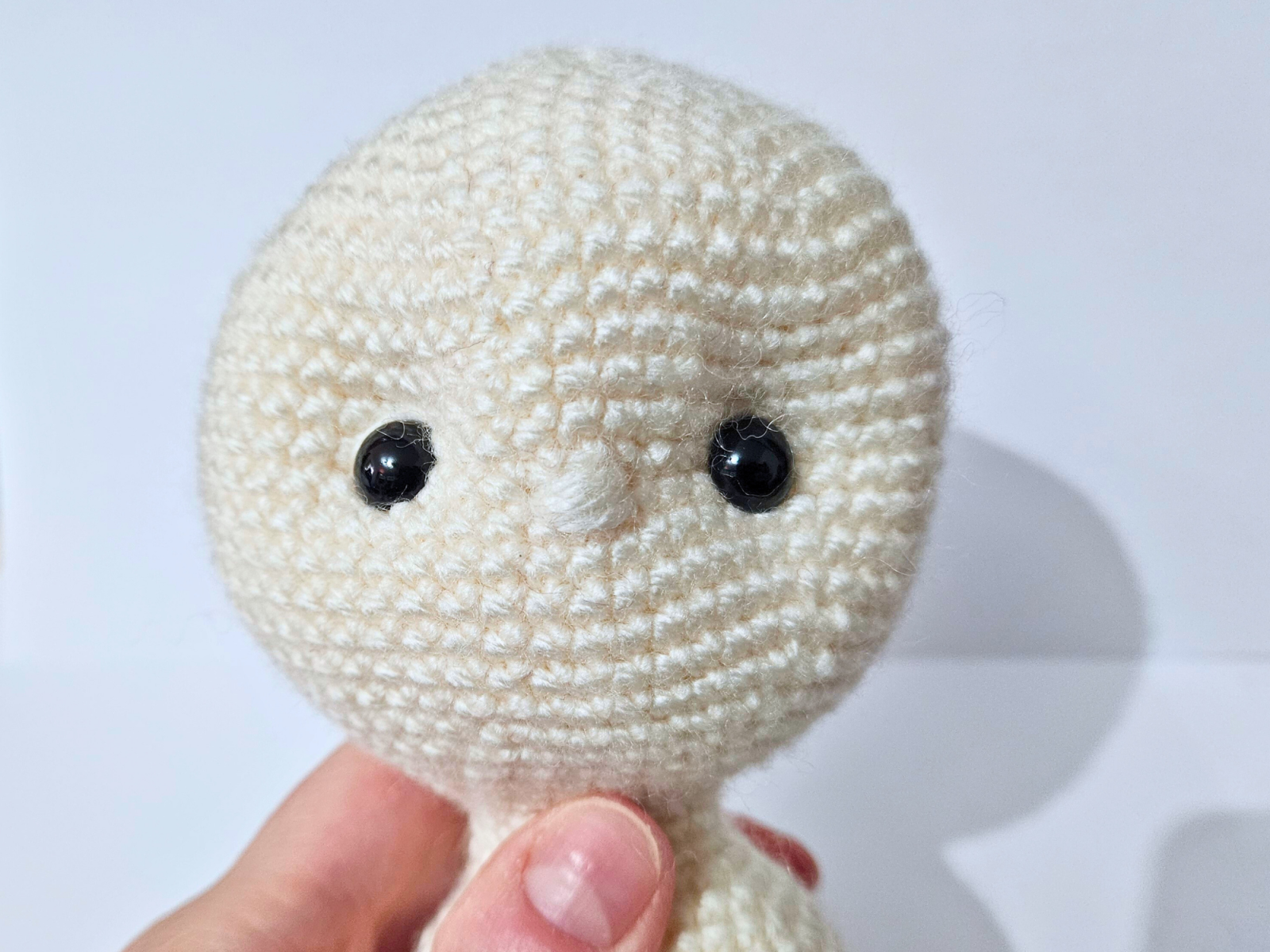 Blog-Inhaltsbild für 'Kostenlose Häkelanleitung Weihnachtself Poinsettia'