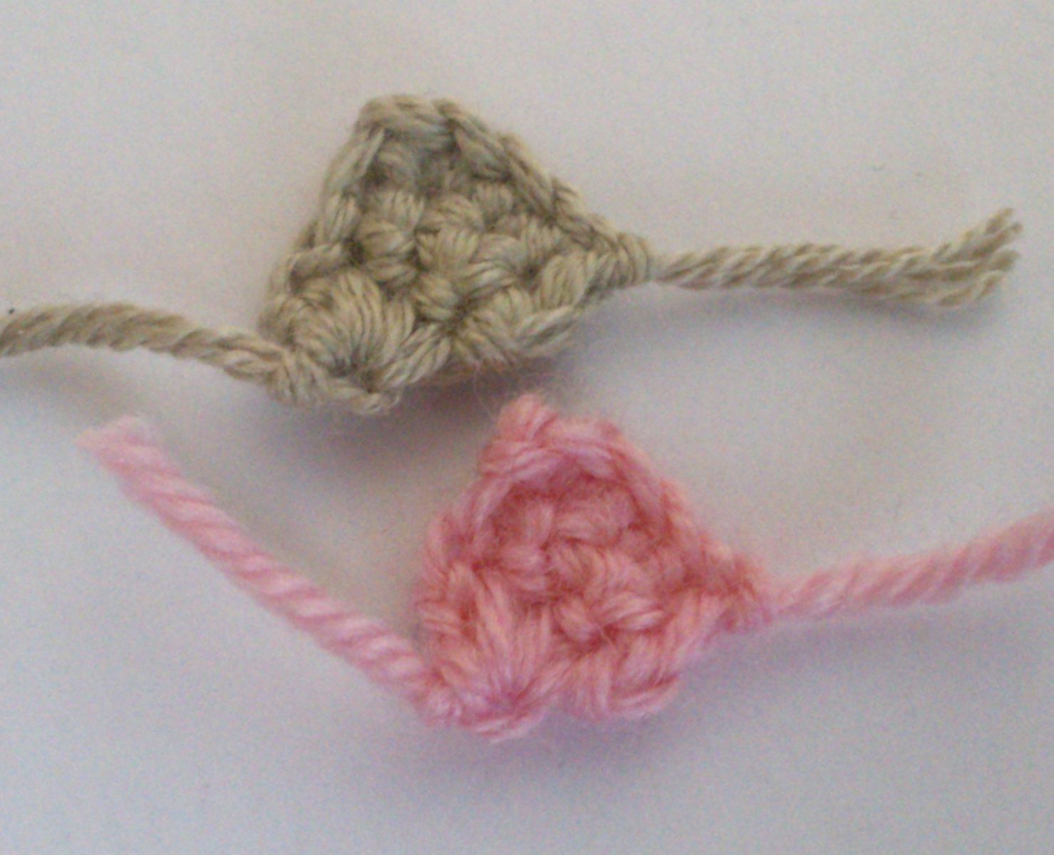 Blog-Inhaltsbild für 'Häkelanleitung Babyschuhe „Schlafende Katzen“'