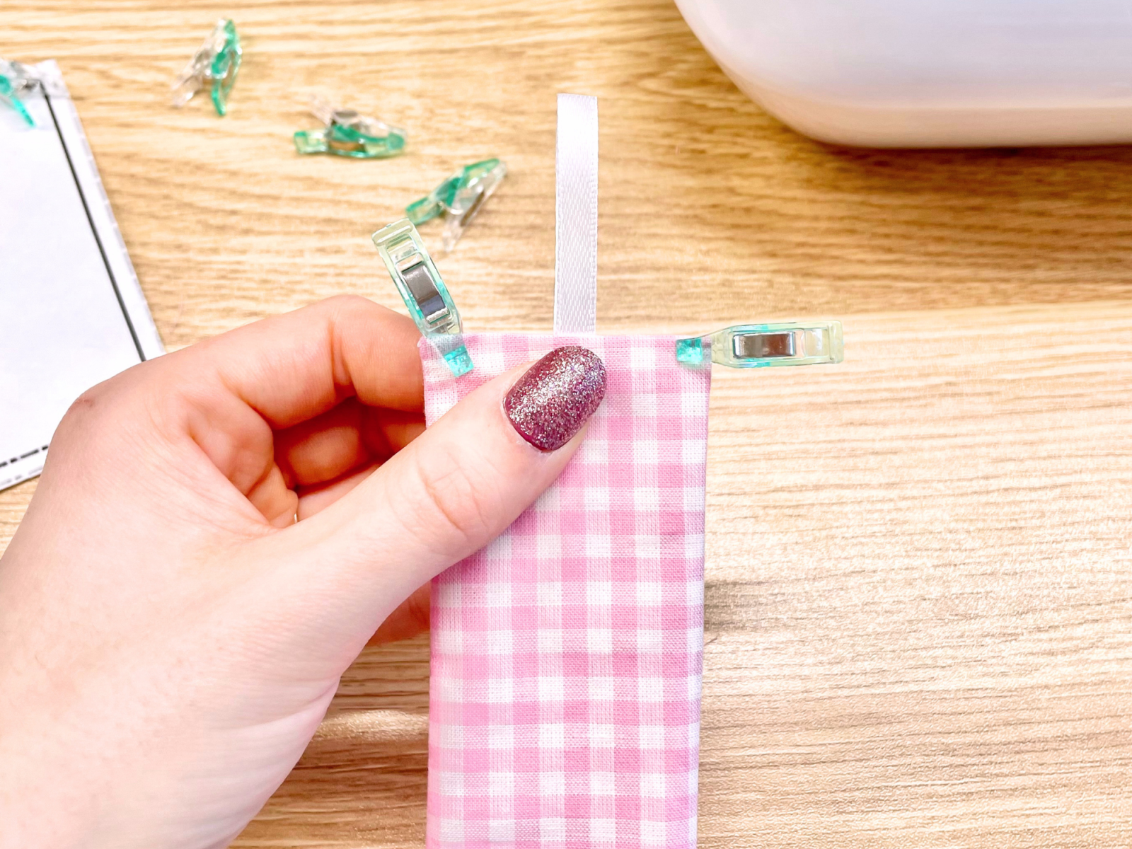 Blog-Inhaltsbild für 'Stoff-Lesezeichen aus Stoffresten nähen – ein kleines Nähprojekt'