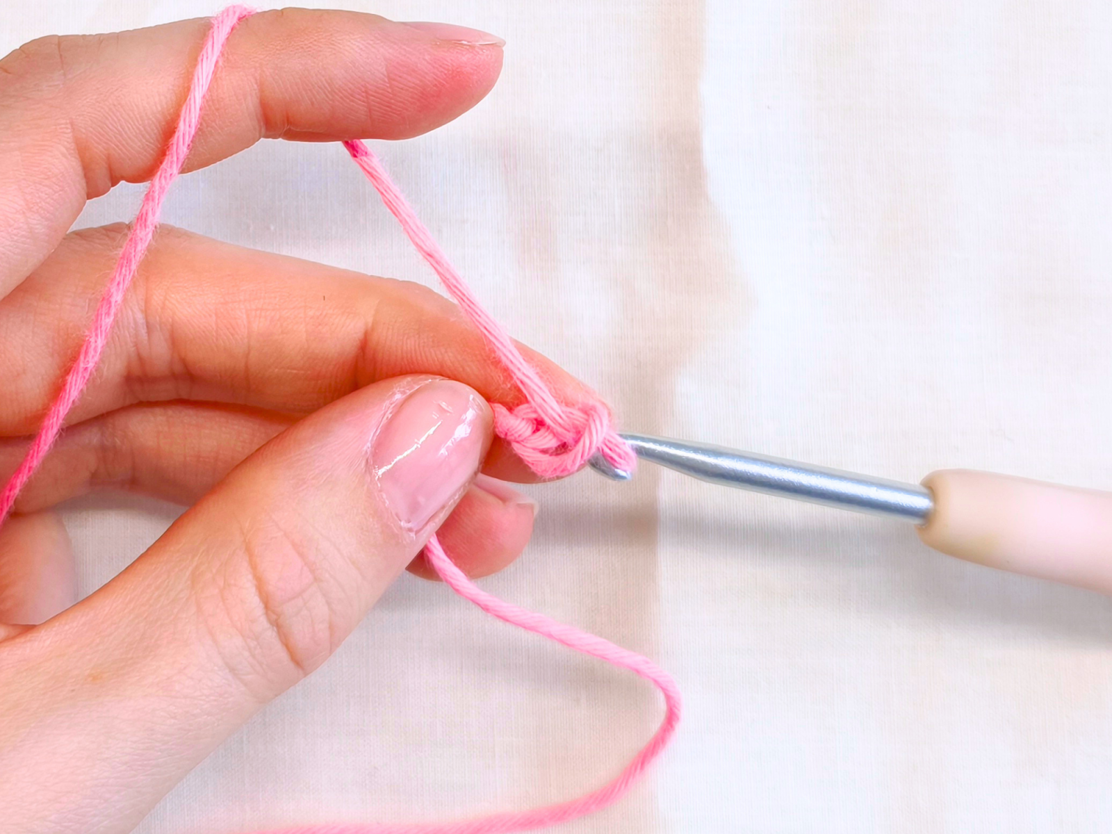 Blog-Inhaltsbild für 'Amigurumis häkeln lernen - Die wichtigsten Maschenarten für Anfänger erklärt'
