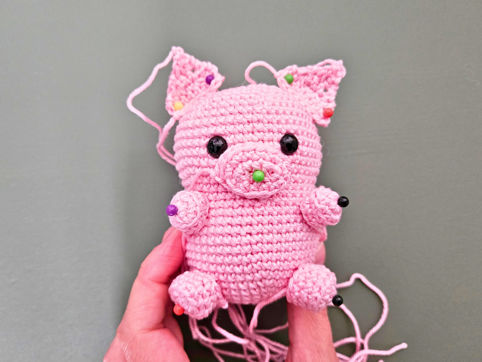 Blog-Inhaltsbild für 'Glücksschwein häkeln – süßes Amigurumi-Schwein mit Kleeblatt'