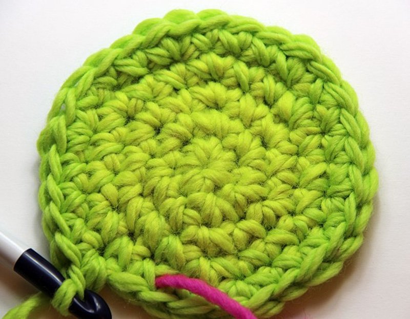 Blog-Inhaltsbild für 'Gefilztes rundes Sitzkissen aus Wollresten'