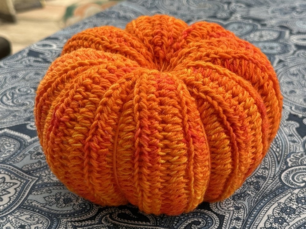 Blog-Inhaltsbild für 'Gehäkelte große Kürbisse als Dekoration'