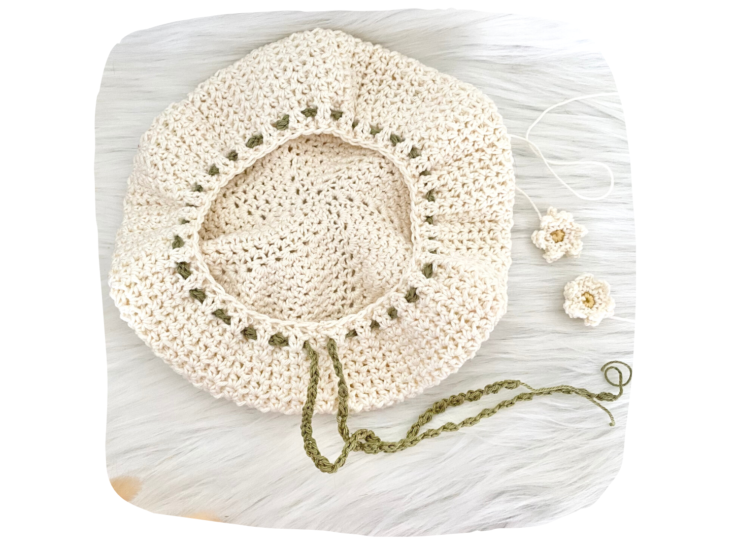 Blog-Inhaltsbild für 'Kokon und Flügel für die Raupe Bellis, kostenlose Häkelanleitung von Wolldiamant'