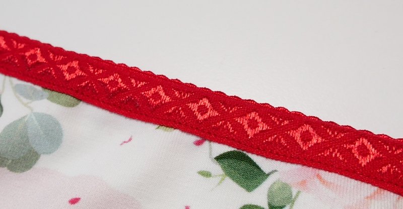 Blog-Inhaltsbild für 'Damenslips einfach selber nähen - Teil 2: Bündchen einfassen, Varianten, Tipps und Tricks'