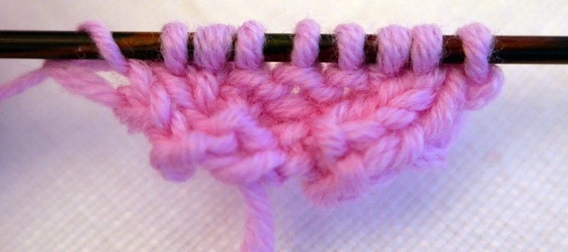 Blog-Inhaltsbild für 'Die weichste Babydecke der Welt im Mustermix - Kostenlose Strickanleitung'