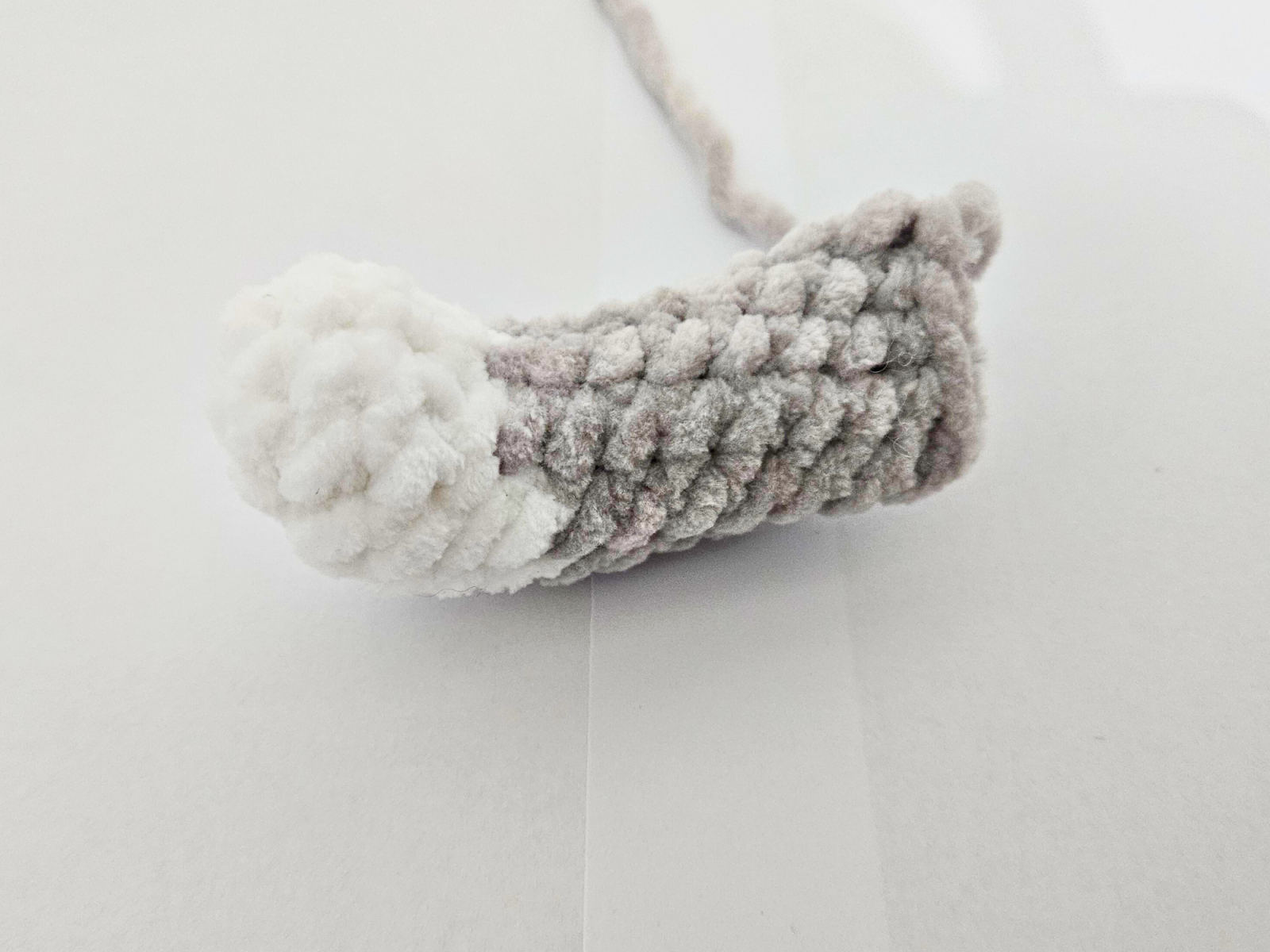 Blog-Inhaltsbild für 'Kostenlose Häkelanleitung kleine Katze aus Chenille-Garn'