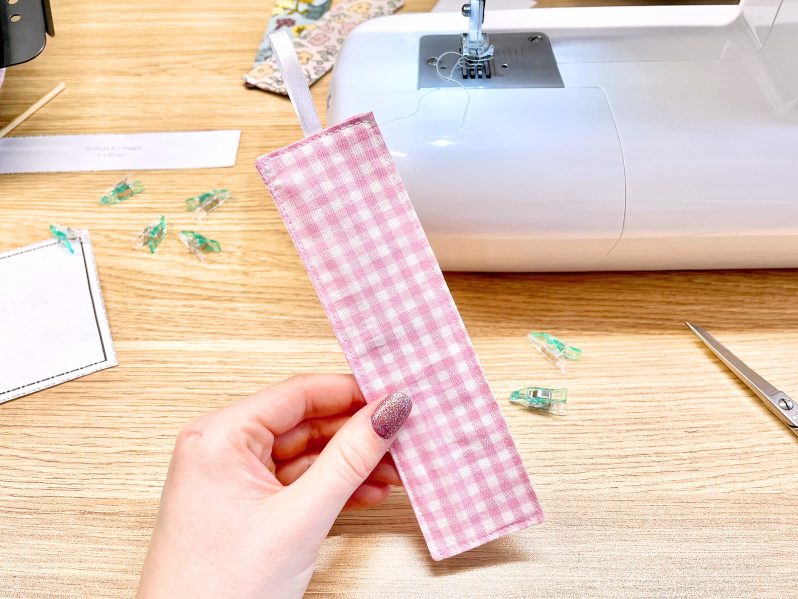 Blog-Inhaltsbild für 'Stoff-Lesezeichen aus Stoffresten nähen – ein kleines Nähprojekt'