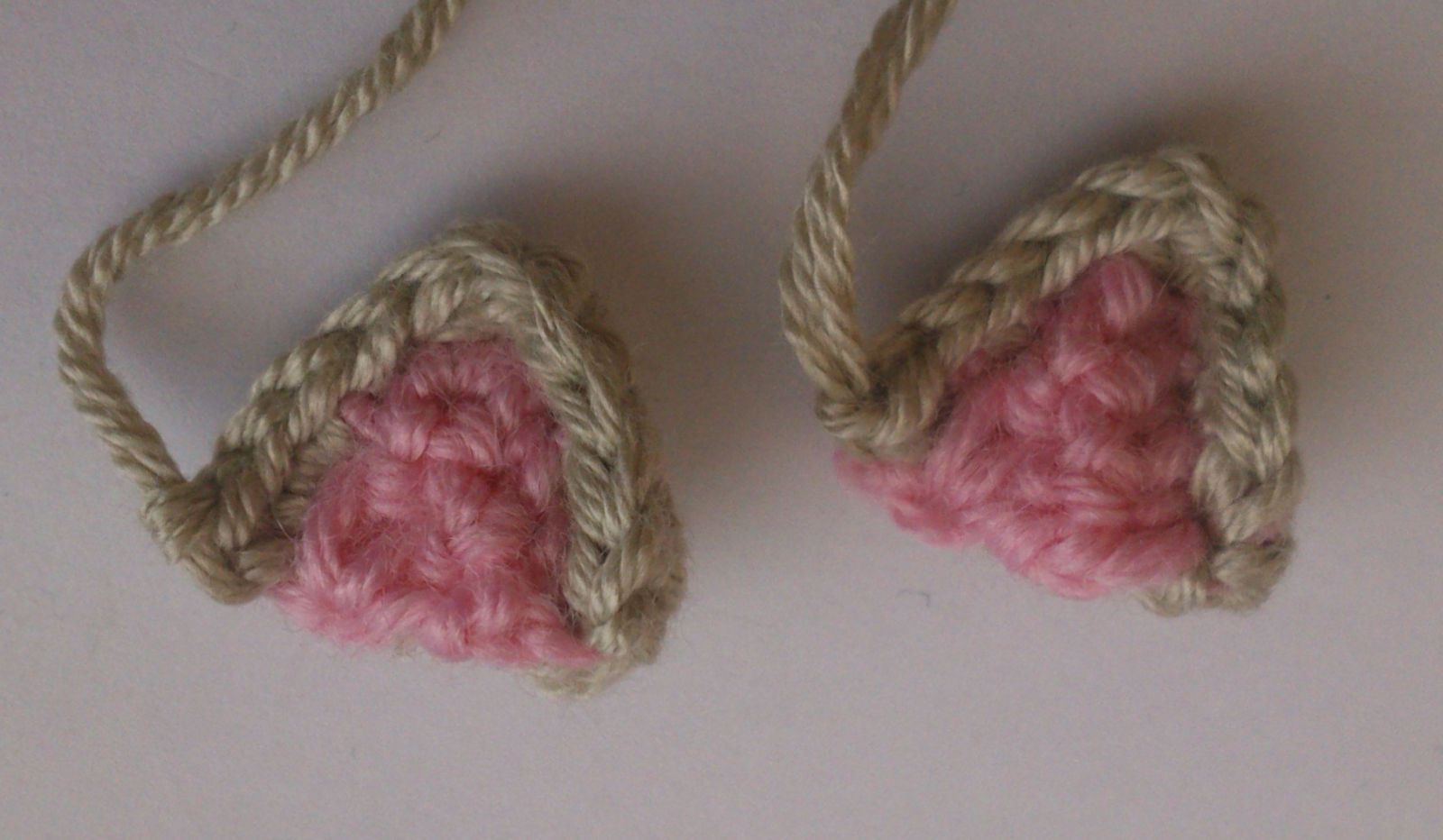 Blog-Inhaltsbild für 'Häkelanleitung Babyschuhe „Schlafende Katzen“'