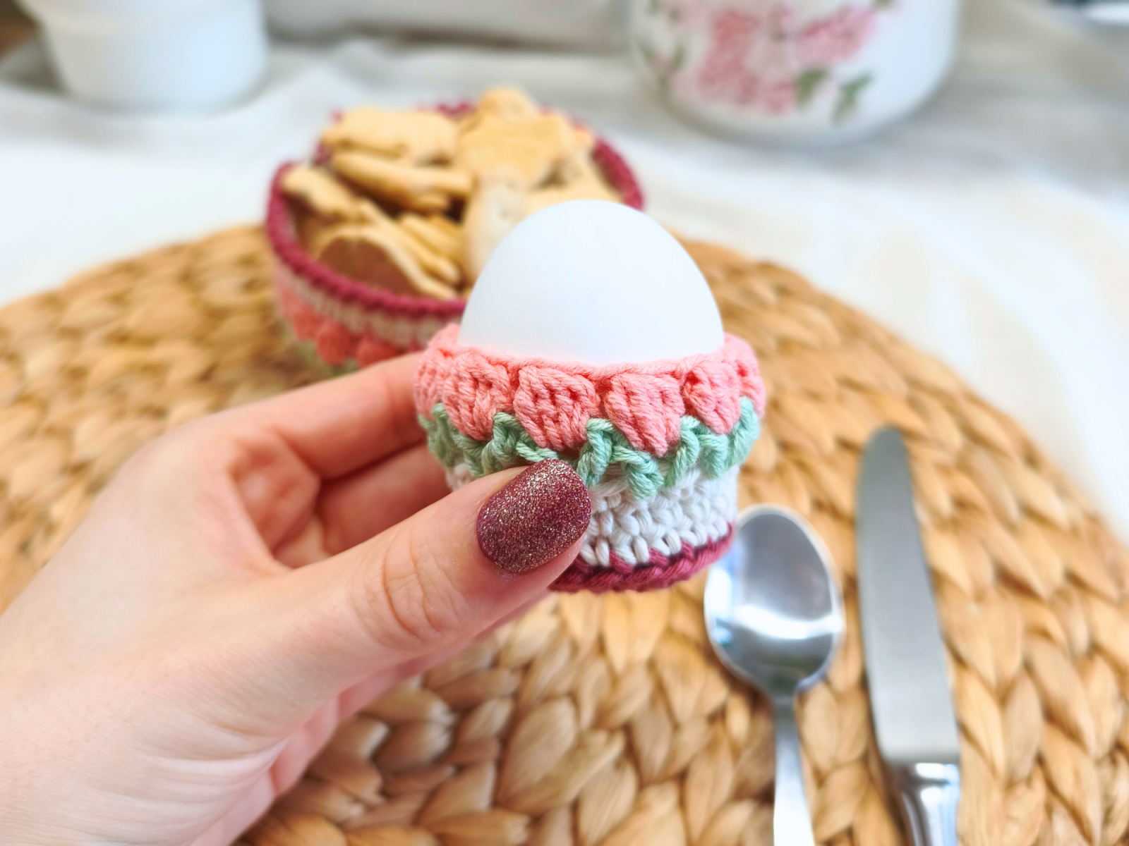 Blog-Inhaltsbild für 'Kostenlose Häkelanleitung - Häkelkorb und Eierbecher im Tulpenmuster'