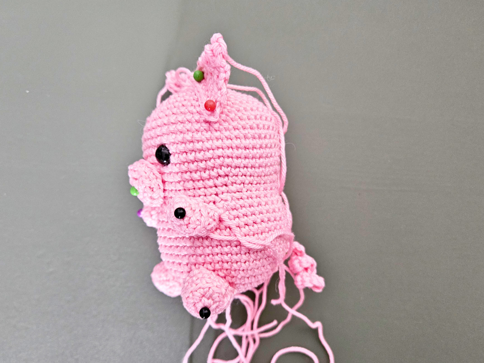 Blog-Inhaltsbild für 'Glücksschwein häkeln – süßes Amigurumi-Schwein mit Kleeblatt'
