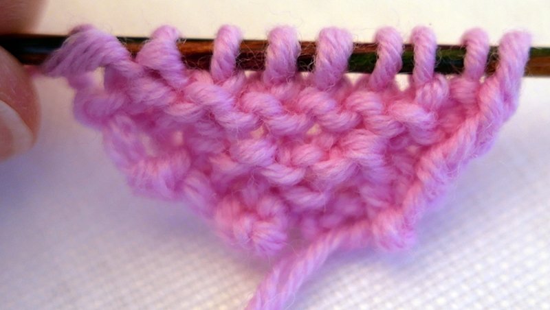 Blog-Inhaltsbild für 'Die weichste Babydecke der Welt im Mustermix - Kostenlose Strickanleitung'