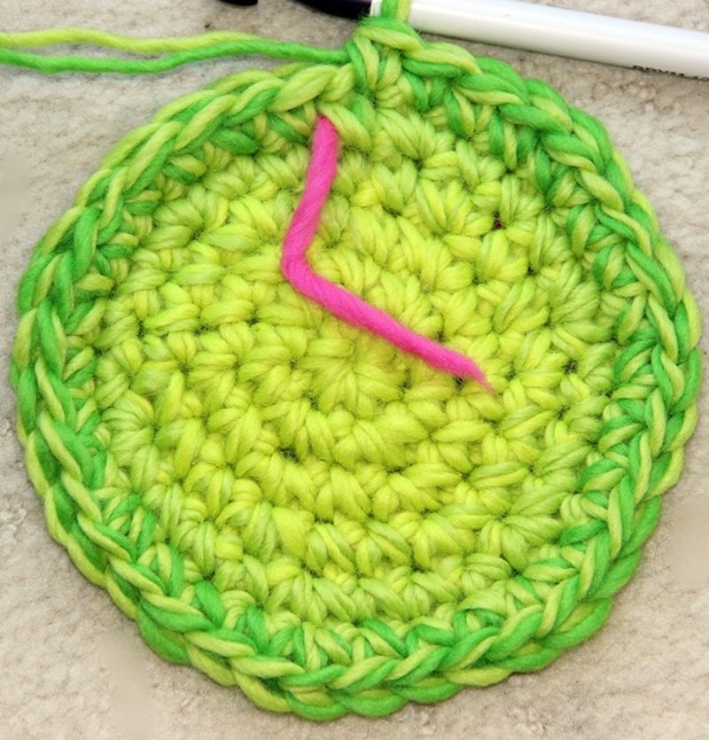 Blog-Inhaltsbild für 'Gefilztes rundes Sitzkissen aus Wollresten'