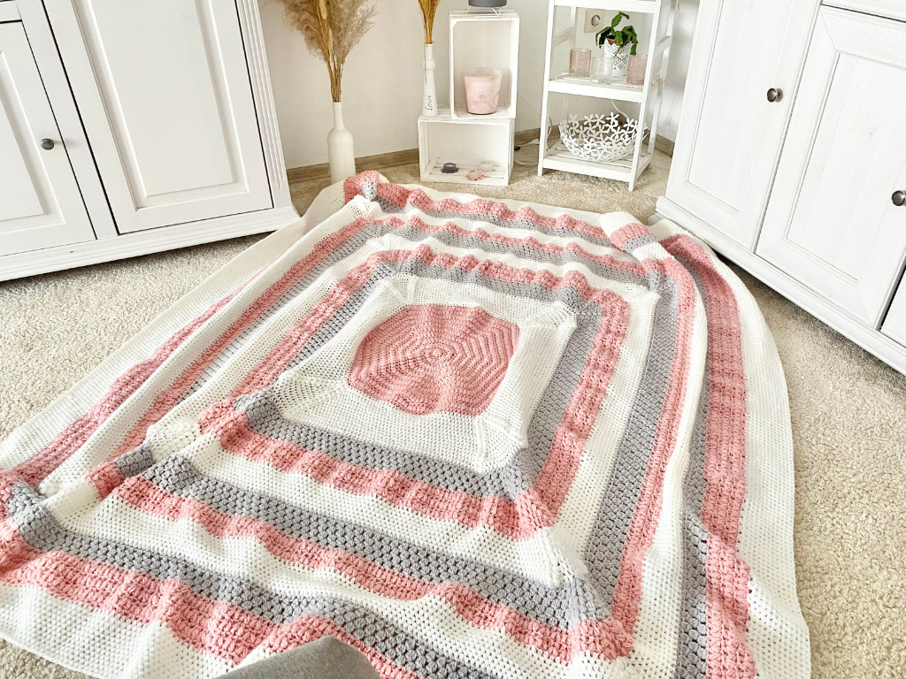 Blog-Inhaltsbild für '14. Herzensdiamanten von Wolldiamant: Herzensdiamantkuscheldecke- Ein Stück Geborgenheit – Masche für Masche'