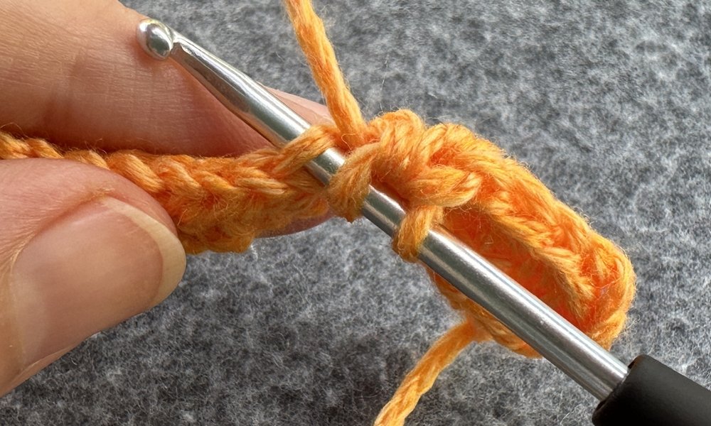 Blog-Inhaltsbild für 'Kleine Kürbisse als Schlüsselanhänger oder Taschenbaumler häkeln'