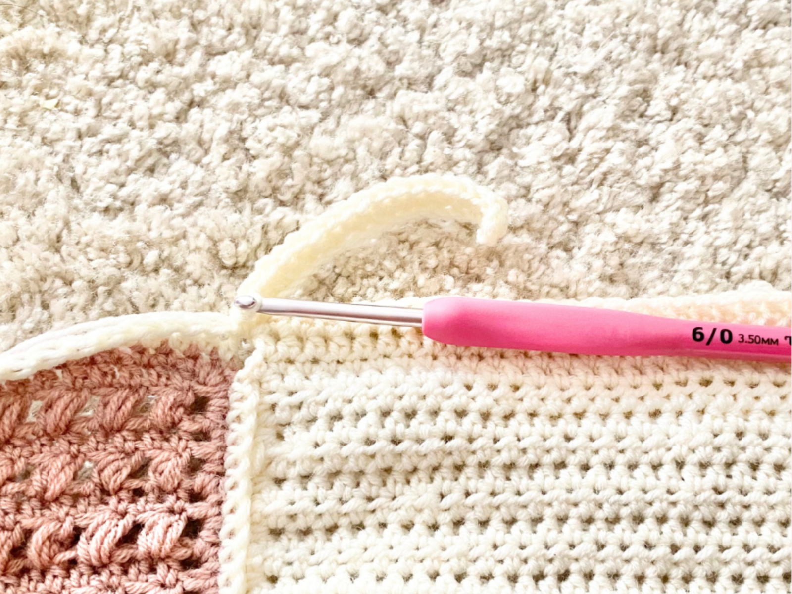 Blog-Inhaltsbild für 'Anfängerdecke, Häkeln lernen mit Wolldiamant'