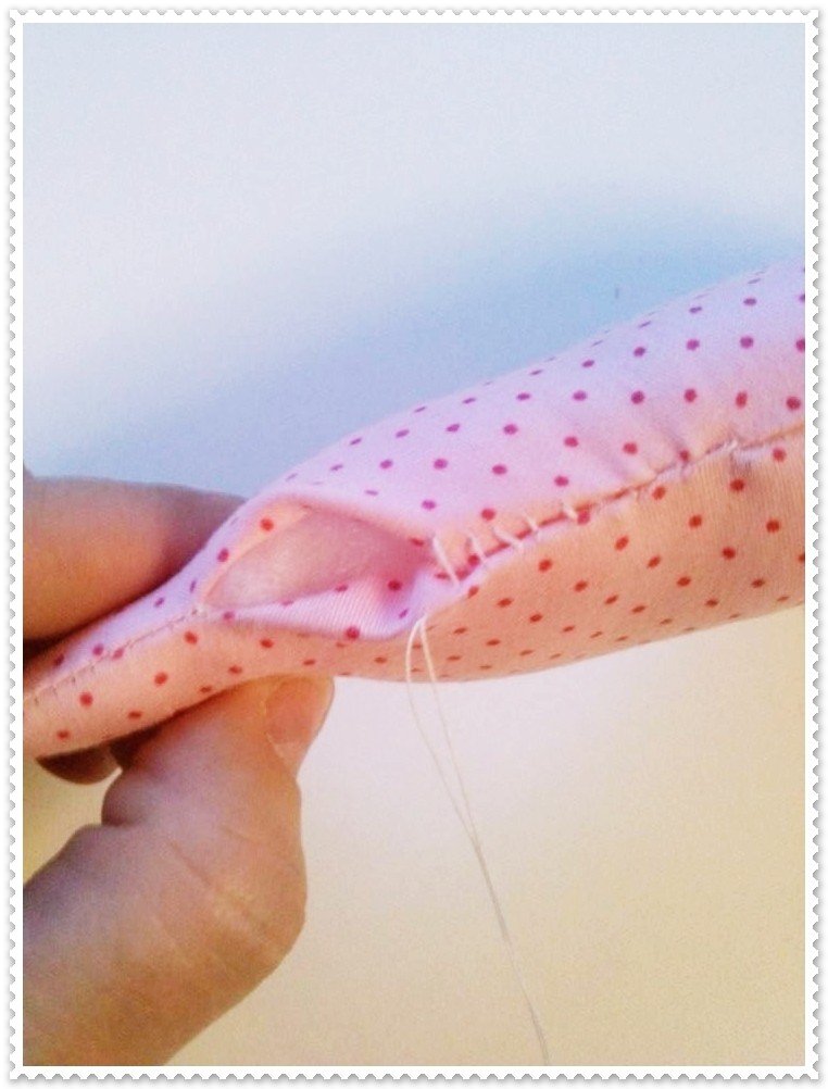 Blog-Inhaltsbild für 'Herzanhänger aus Stoff mit Häkelblüte'