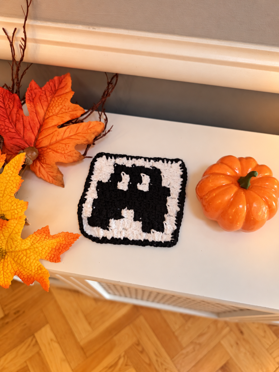 Blog-Inhaltsbild für 'Häkeln gegen Stress – 3 kostenlose Halloween C2C Untersetzer'