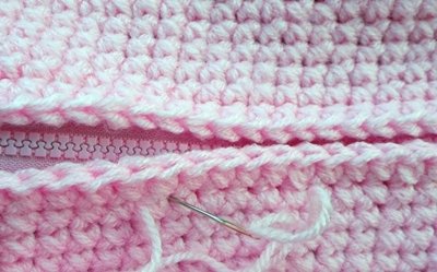 Blog-Inhaltsbild für 'Gratis Häkelanleitung: Buntes Sitzkissen für Kinder'