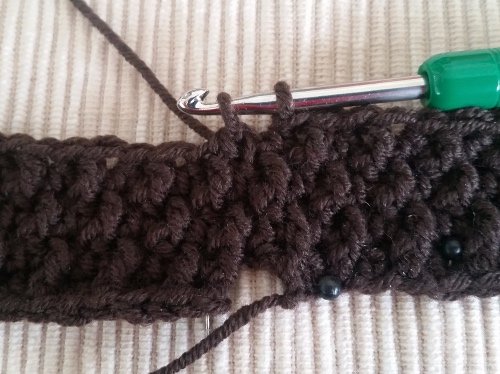 Blog-Inhaltsbild für 'Kostenlose Häkelanleitung: Feminine Slouchy-Mütze'