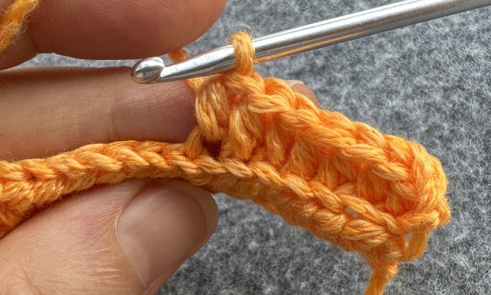 Blog-Inhaltsbild für 'Kleine Kürbisse als Schlüsselanhänger oder Taschenbaumler häkeln'