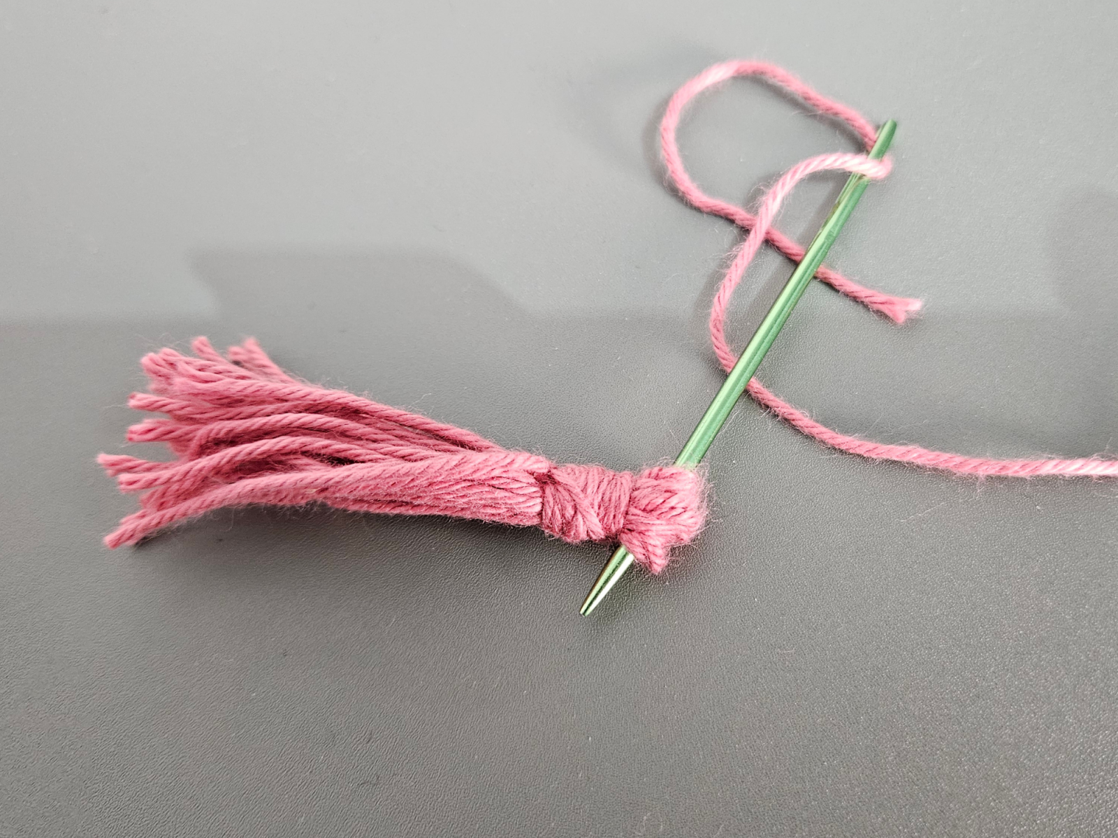 Blog-Inhaltsbild für 'Häkelprojekte für den Muttertag #4: Lesezeichen häkeln'