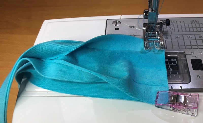 Blog-Inhaltsbild für 'Jersey-Blende für Halsausschnitt selber machen'