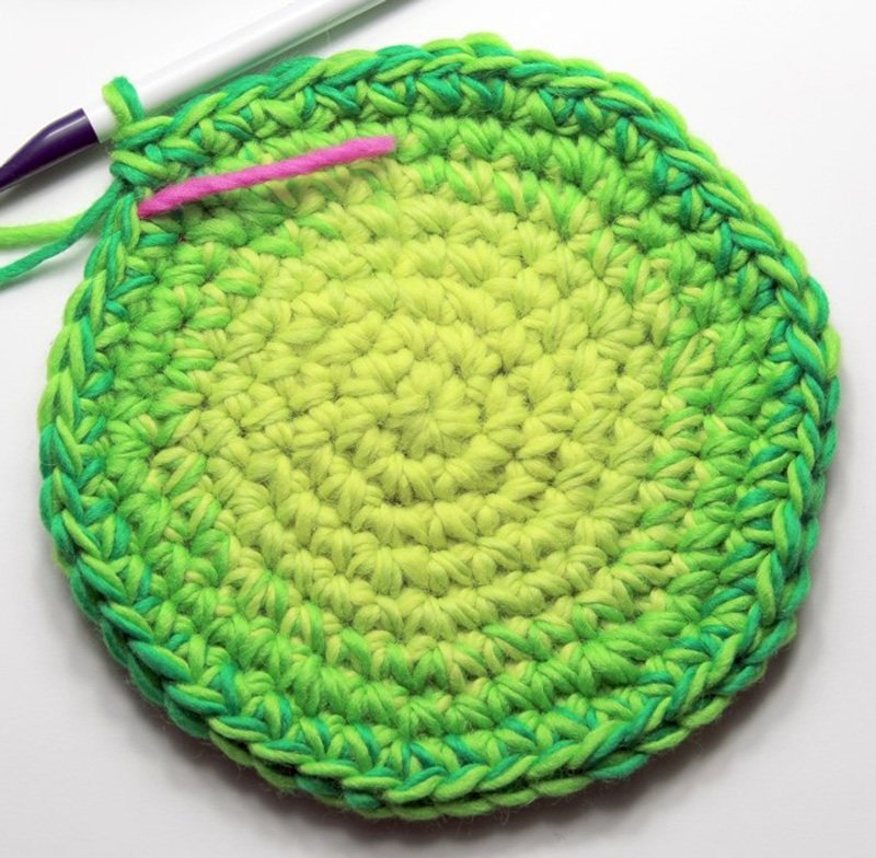 Blog-Inhaltsbild für 'Gefilztes rundes Sitzkissen aus Wollresten'