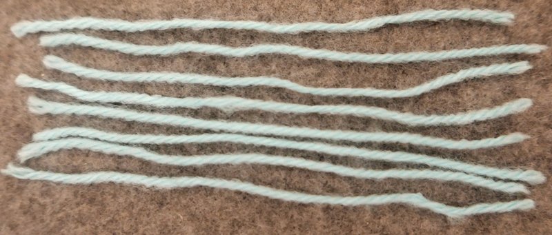 Blog-Inhaltsbild für 'Schal und Mütze für kleine Modepuppen - Kostenlose Strickanleitung'